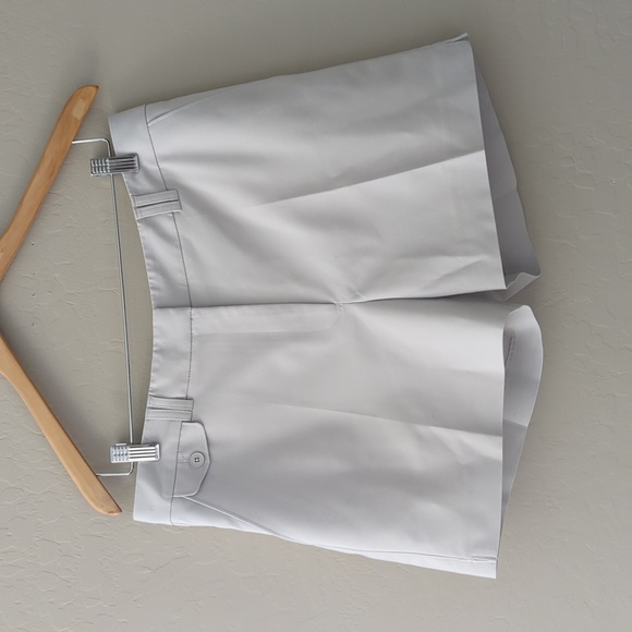 WHBM tailored dress shorts - Picture 4 of 11